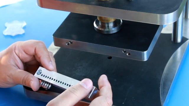 Ручной пресс. Тиснение и вырубка изделий из кожи / Hand press for leather. DIY. Stamping and cuttin смотреть онлайн