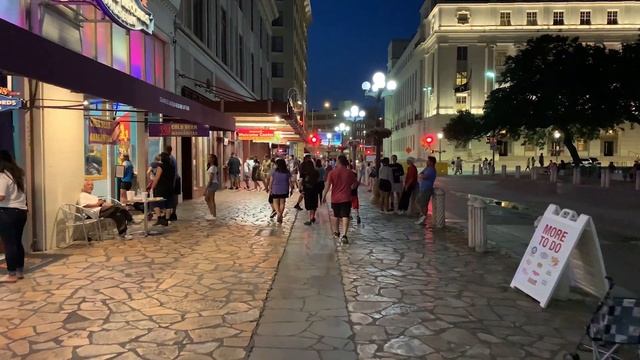 Walking around Downtown at Night - San Antonio Texas USA смотреть онлайн