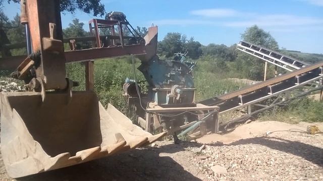 Роторна дробилка, молотит гравий смотреть онлайн