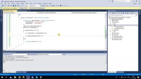 how to use entity  Entity framework Core with Sqlite for Wpf c#