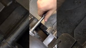 Нарезание резьбы на нержавеющей стали. Дорезаем резьбу на болтах.