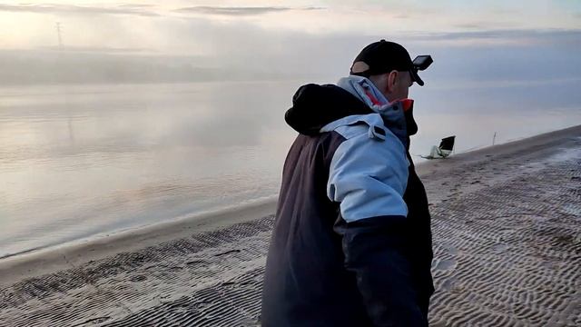 Рыбалка на фидер в мае. Весенний клев в Смирино. Бешеный клев плотвы и леща. Рыбалка на Волге смотреть онлайн