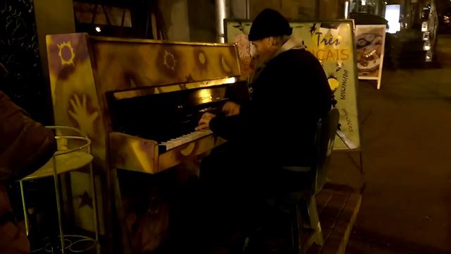 Très Français, Kyiv - дед на пианино смотреть онлайн