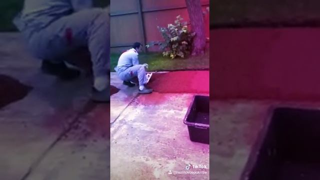 Укладка резиновой крошки 20 мм для детской площадки своими руками профессиональная технология смотреть онлайн