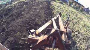 Вспашка огорода САМОДЕЛЬНЫМ ПЛУГОМ на МТЗ-80