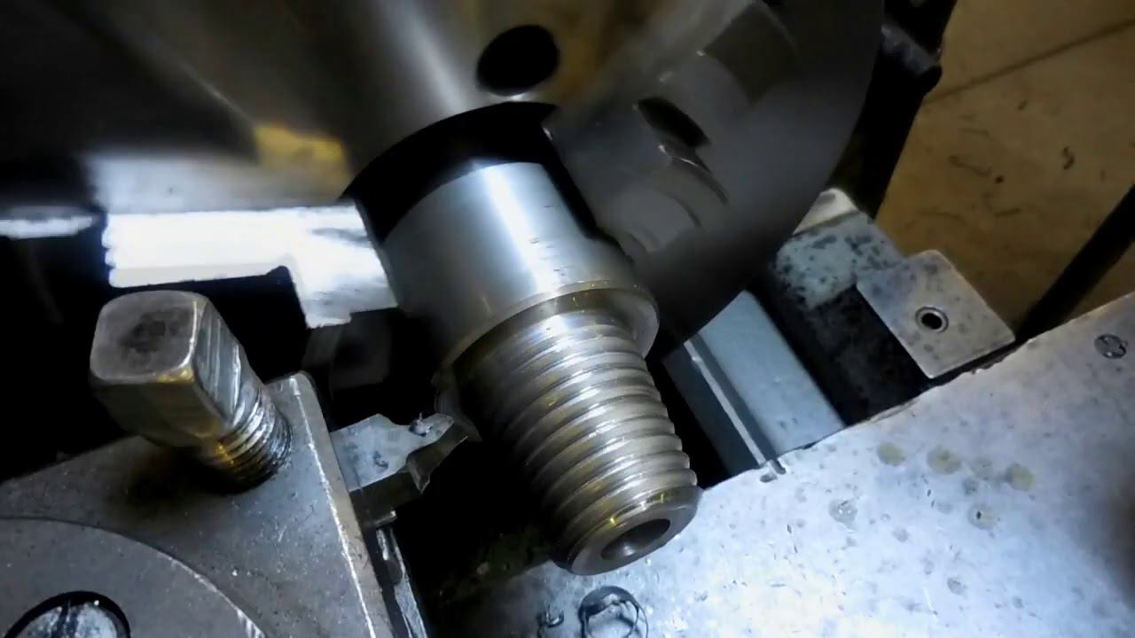 Ручное НАРЕЗАНИЕ КОНУСНОЙ резьбы. смотреть онлайн