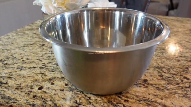 Crab Cake Eggs Benedict with Hollandaise Sauce смотреть онлайн