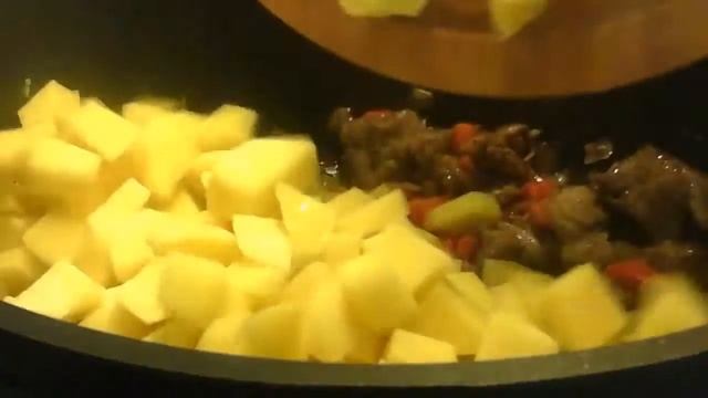 ♨️Тушеная Зелёная фасоль с мясом и картошкой.♨️Grüne Bohnen Mit Fleisch Und Kartoffeln.