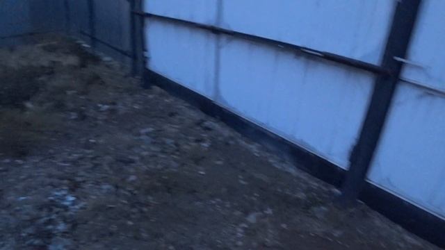 Установка забора при высоком уровне УГВ. смотреть онлайн