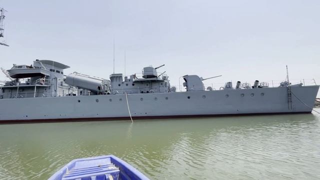 Exploring Type 35 Submarine & Warships In A Tiny Rowboat [PLA Navy] смотреть онлайн