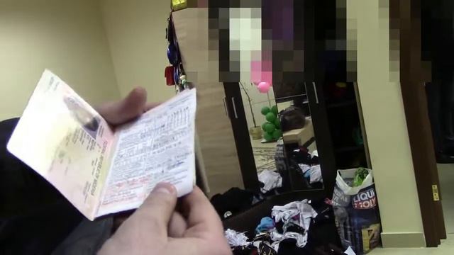 Пятерых нигерийцев отправили из страны после взлома двери смотреть онлайн