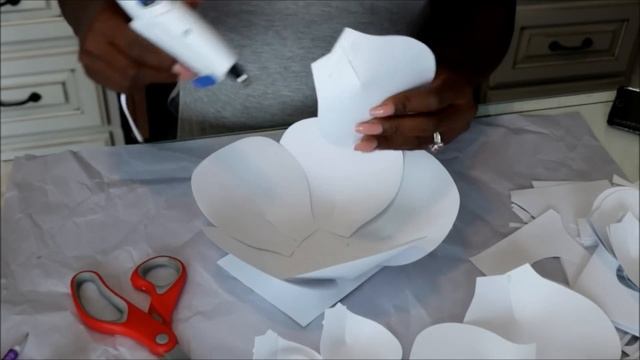 DIY: LARGE PAPER FLOWER BACKDROP/EVENT BACKGROUND| PAPER CRAFT смотреть онлайн