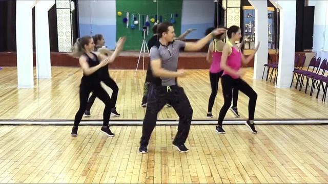 Enrique Iglesias ~Duele El Corazon ~ Zumba Easy Dance Fitness Choreography by Alex смотреть онлайн