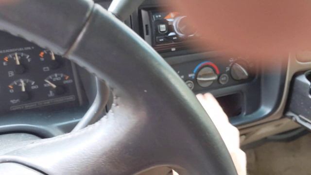 97 Tahoe V8 5.7L Air Conditioning AC not blowing cool Compressor Cycling on and off? смотреть онлайн