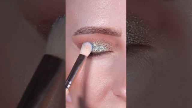 Туториал макияжа глаз выполненный продуктами #релуи #макияж #макияжглаз #makeup #makeuptutorial смотреть онлайн