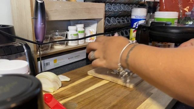 How To Make Herbalife Protein Pizza With A Waffle Maker | Vegetable Pizza Topping