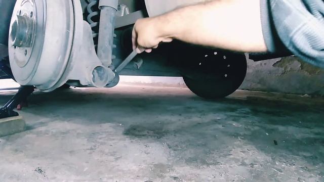 Amortecedor traseiro do Renault Logan 2011. смотреть онлайн