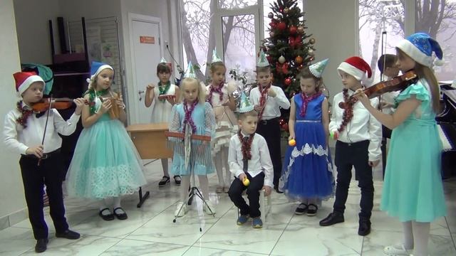 Ансамбль "Менуэт" поздравляет вас с Новым 2023-м годом!!!)) смотреть онлайн