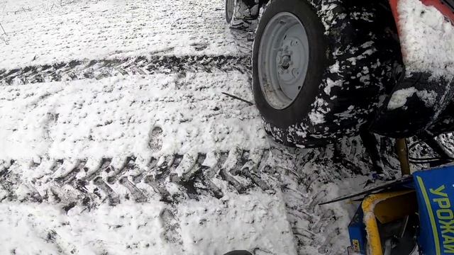 МТЗ 892.2. Рум 1000. Кормим озимые по снегу. 6 марта 2021 смотреть онлайн