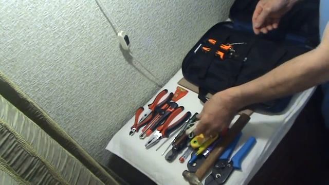 Не профессиональный инструмент электрика. смотреть онлайн