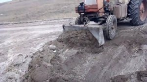 Грузим супесь в КамАЗы высота 3м20 юмз справляется?!?!