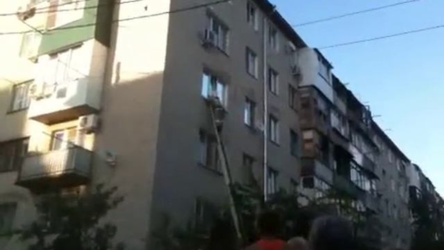 22.07.2013 Кропоткин. Задымление в 5-этажке. Краснодарская 89а. смотреть онлайн