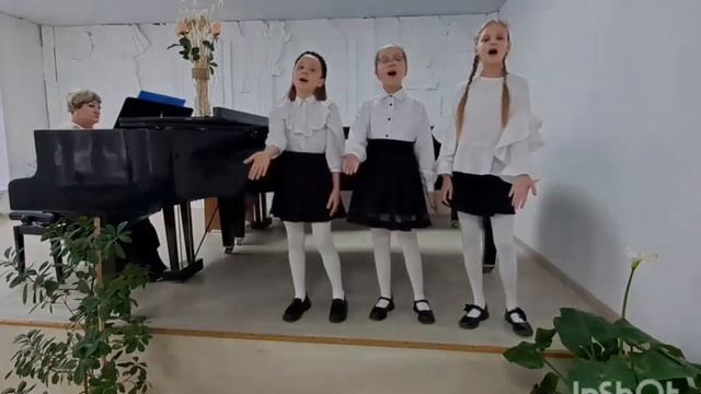 Песня "Мама" А. Петряшевой - это подарок любимым мамам на 8 марта от поющего класса смотреть онлайн