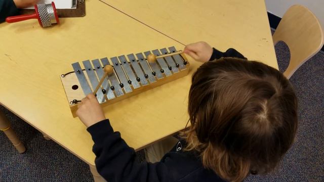 Kindergartner Composes Via Xylophone смотреть онлайн