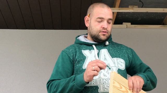 Обшивка потолка деревом, сосной под покраской на улице. смотреть онлайн