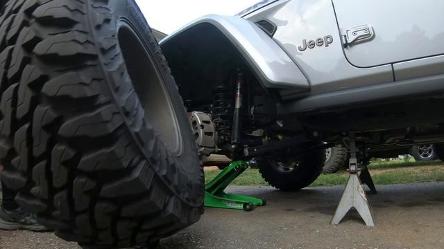 Installing A Leveling Kit & Falcon Shocks on My Jeep Gladiatornstalling A Leveling Kit & Falcon Shoc смотреть онлайн