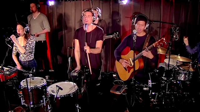 Dotan - Stolen Dance (live bij Q) смотреть онлайн