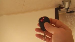 Своими руками автоматический экран для проектора из говна и палок за пять тысяч рублей.