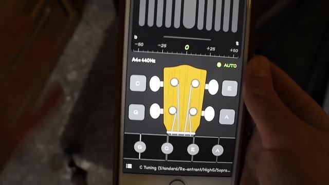 How to tune a ukulele with an app! смотреть онлайн