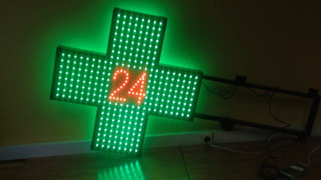 Аптечный крест статичный зеленый и красный 80см на 80см смотреть онлайн