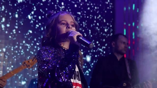 Полина Каньшина, Юлия Нагаева и кавер-группа Brava Gente - Новогодние игрушки смотреть онлайн