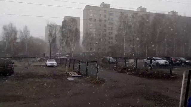 Дарагии друзя пасматрите на Екатеринбург дани момент силни снег идёт смотреть онлайн