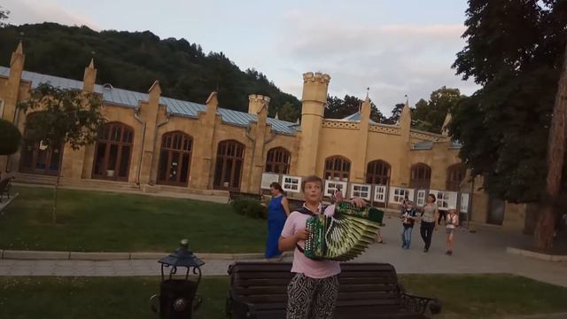 Кисловодский парк .Спать гармошка не даёт! смотреть онлайн