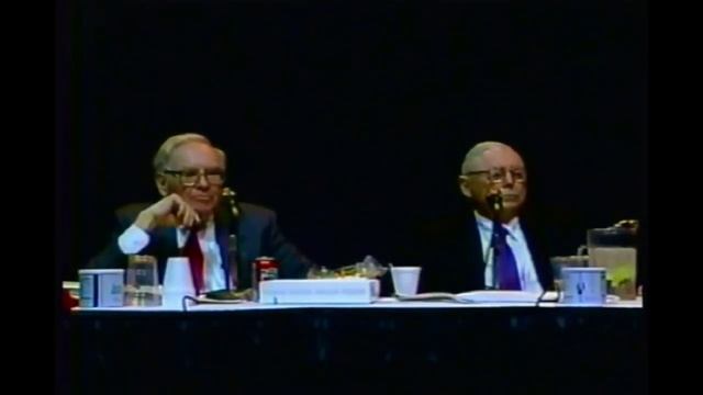 Warren Buffett On The Effects Of Inflation In Insurance (2000 Q32 pm) смотреть онлайн