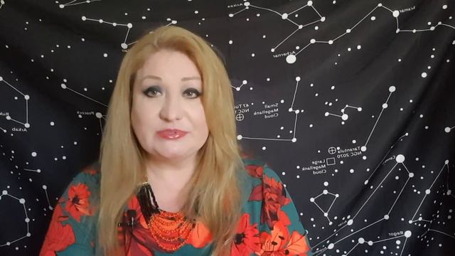 2022 год. Подсказки карт Таро: что нужно делать, чтобы иметь успех! смотреть онлайн