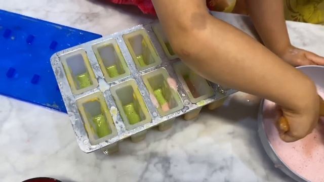 Kids Size DIY How to make Rainbow Popsicles Ice Cream for Kids!!! смотреть онлайн