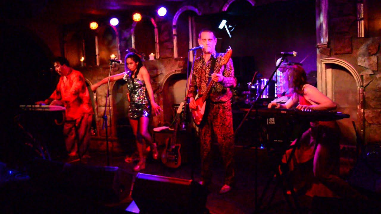 Red Elvises - Twist Like Uma Thurman (2013.07.13)