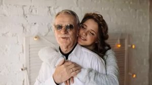 МОЛОДАЯ ЖЕНА КРАСКО рассказала, как живется "со стариком"! Видели глаза, что покупали…