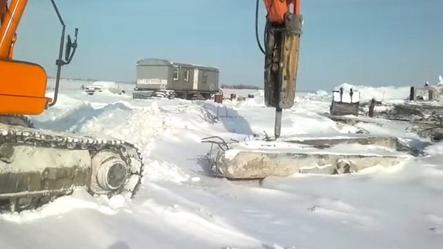 Экскаватор DOOSAN DX340LCA работает C гидромолотом DELTA F35  2014 02 14