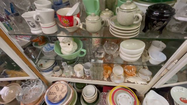 Vintage and Antique Shopping Tour - Antique Alley in Honolulu, HI смотреть онлайн