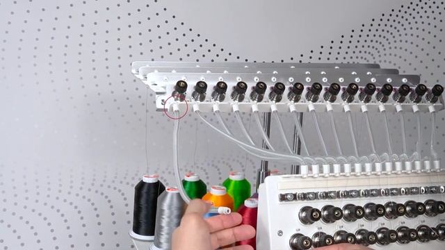 Как заправить вышивальную машину EFFEKTIV Satellite EMB смотреть онлайн