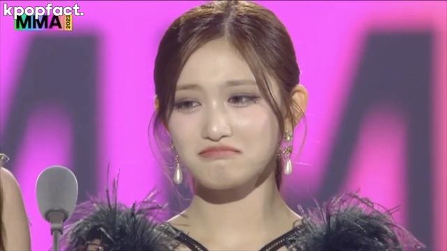 Other Idols Reaction When They Seeing Leeseo IVE Crying While Giving Her Speech At MMA 2023