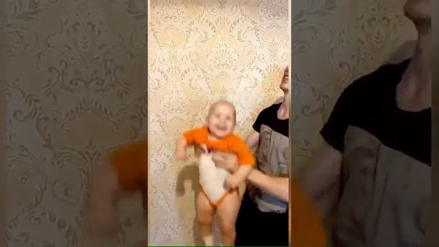 Как одеть ребёнка на прогулку за 7 секунд?😱😱😱🤯 смотреть онлайн