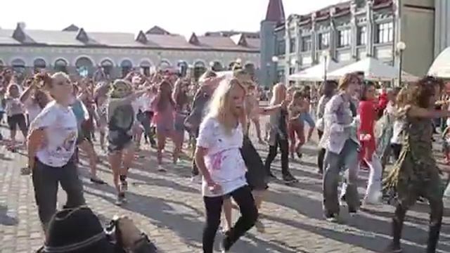 Флешмоб Зомби посвященный Майклу Джексону в Уфе смотреть онлайн