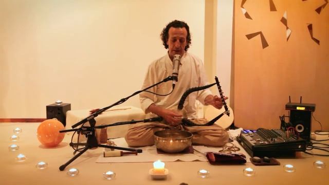 Luis Paniagua · Gayatri Mantra · 2013 смотреть онлайн