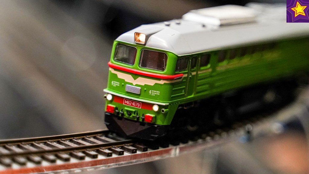 ГРАНД МАКЕТ ЖЕЛЕЗНОЙ ДОРОГИ и Поезда ВЛОГ от Игорюшины Игруши (Часть1)